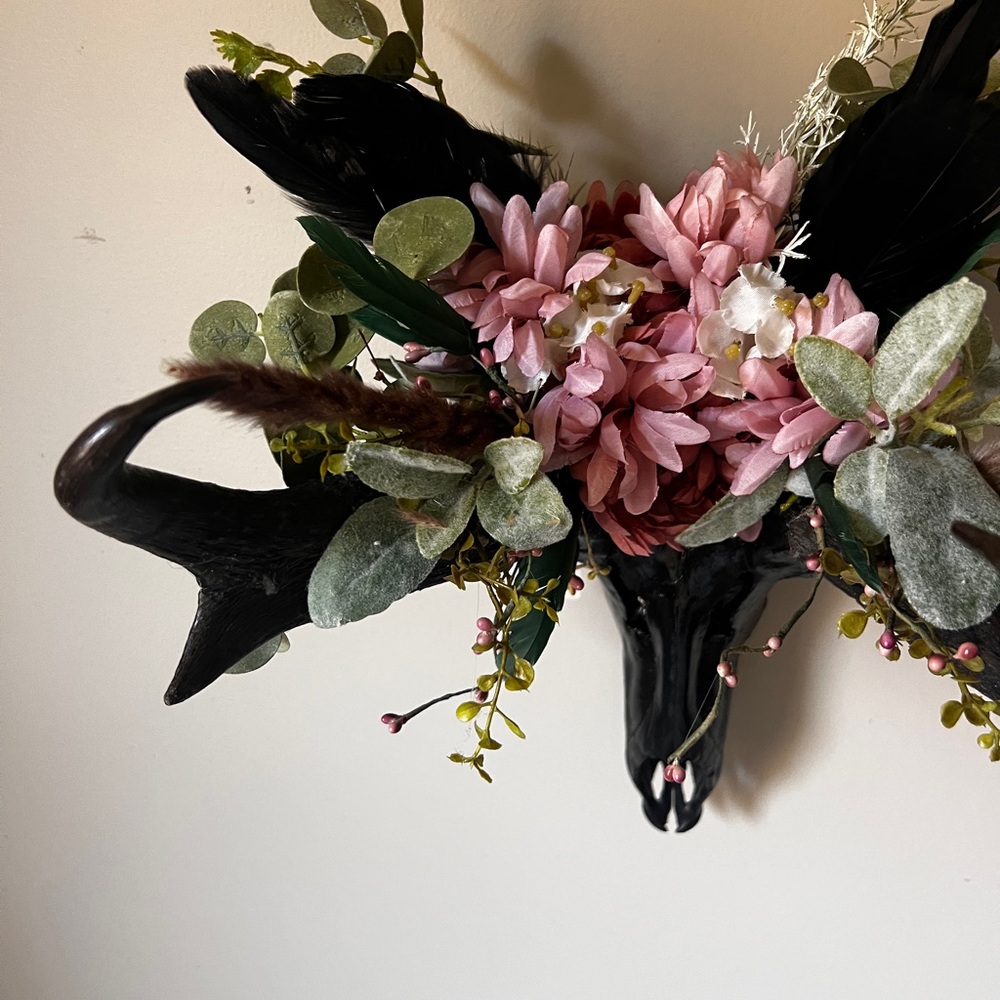 Black Floral Skull Wall Decor Coquette Gothic Western authentic skull 
Beautiful - Picture 7 of 14